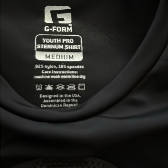 G-Form Black Pro sternum shirt- youth medium - Picture 2 of 2